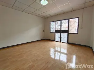 For rent 4 bed townhouse in Krathum Baen, Samut Sakhon