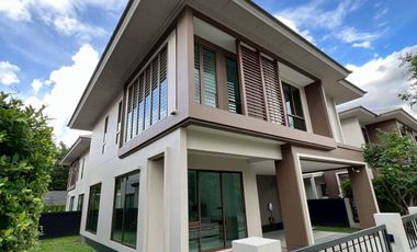 For sale 4 Beds house in Bang Kapi, Bangkok