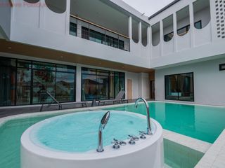 For sale 5 bedrooms house in Bang Lamung, Chonburi