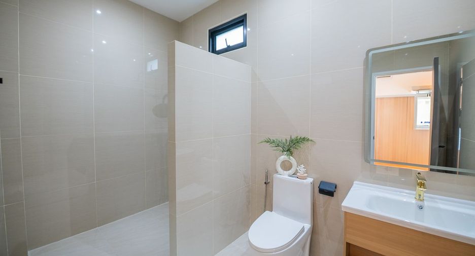 Casa en venta de 5 habitaciones en Bang Lamung, Chonburi