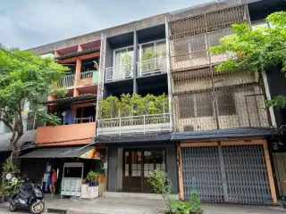 For rent 2 bed retail Space in Yan Nawa, Bangkok