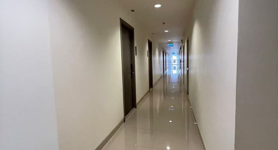 For sale 2 bed condo in Watthana, Bangkok