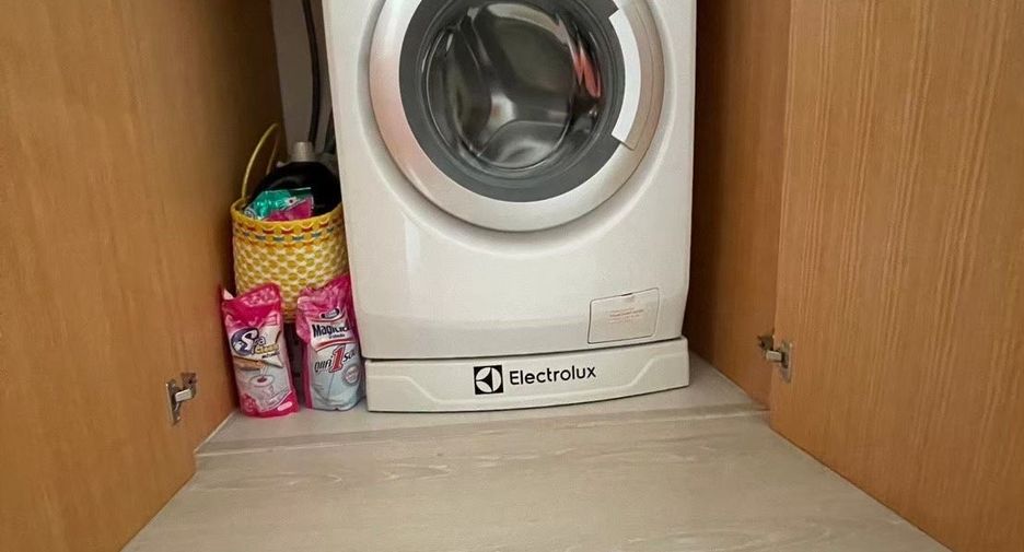 For sale 2 bed condo in Watthana, Bangkok