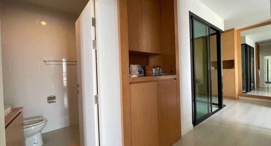For sale 2 bed condo in Watthana, Bangkok