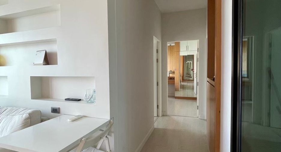 For sale 2 bed condo in Watthana, Bangkok
