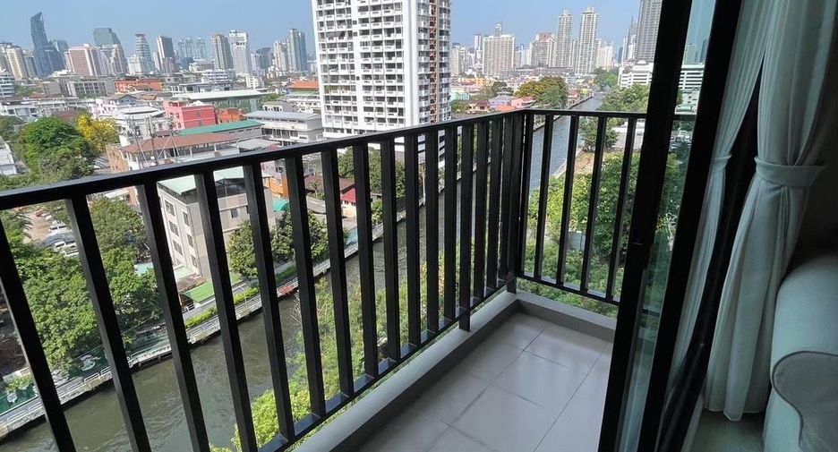 For sale 2 bed condo in Watthana, Bangkok