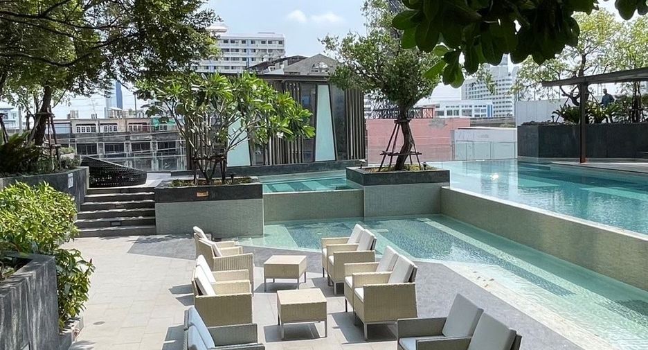 For sale 2 bed condo in Watthana, Bangkok