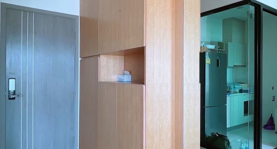 For sale 2 bed condo in Watthana, Bangkok