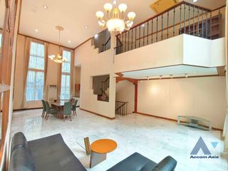 For rent 4 Beds house in Watthana, Bangkok