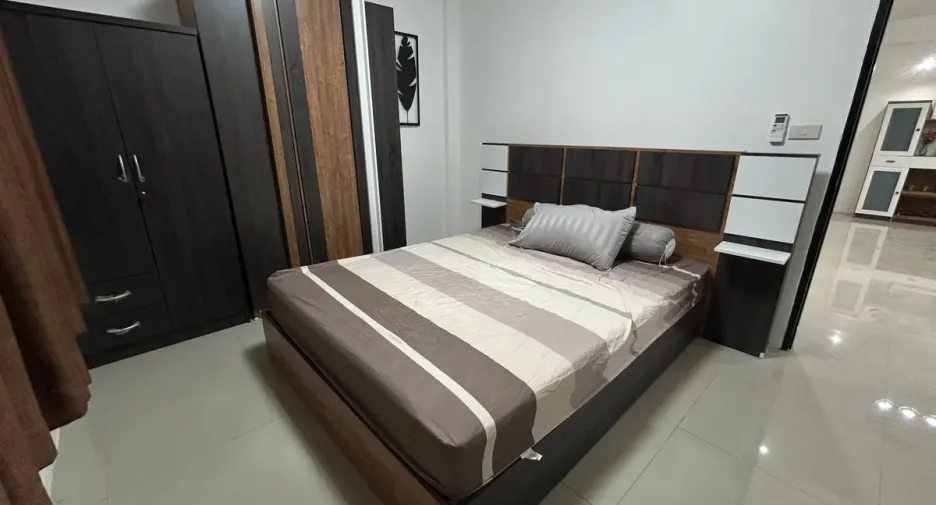 For rent and for sale 3 bedrooms house in Bang Lamung, Chonburi