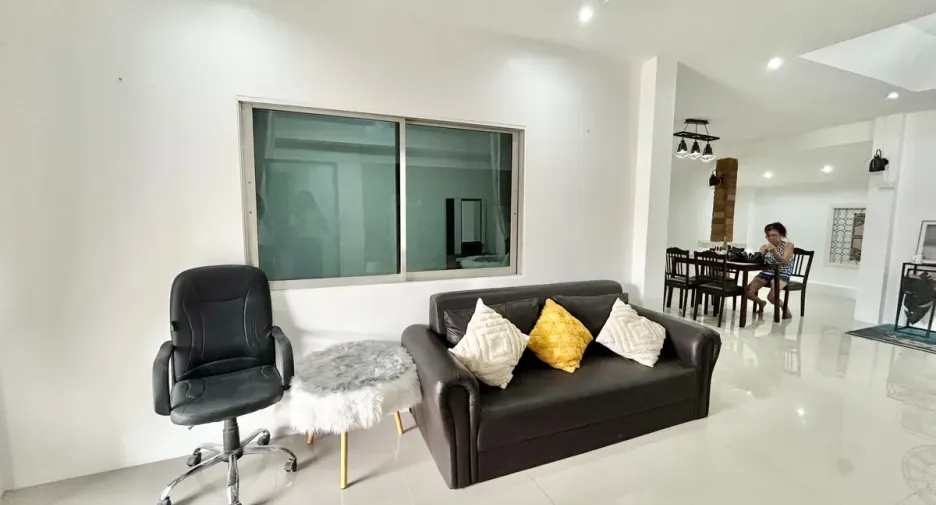 For rent and for sale 3 bedrooms house in Bang Lamung, Chonburi