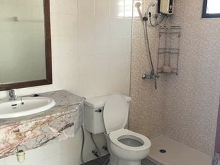 For rent 5 bed office in Huai Khwang, Bangkok