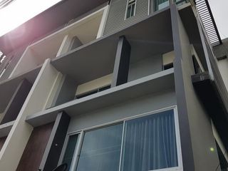 For sale 4 Beds office in Wang Thonglang, Bangkok