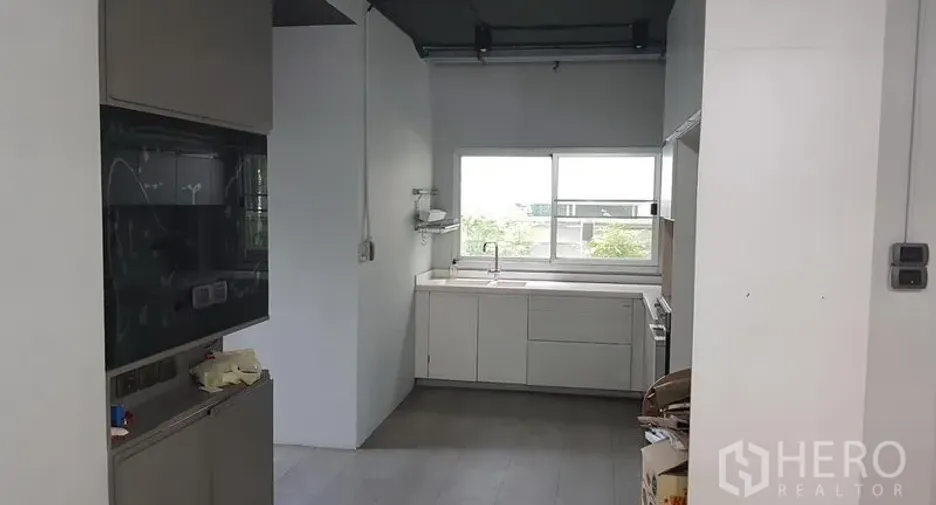 À vendre 4 chambres bureau à Wang Thonglang, Bangkok