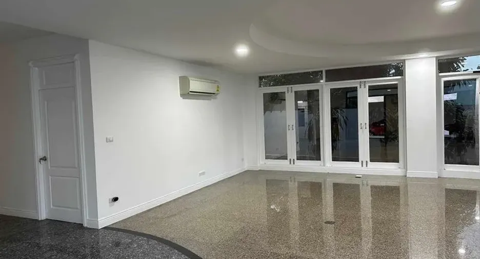 ขาย 5 ห้องนอน ออฟฟิศ ใน วังทองหลาง, กรุงเทพฯ