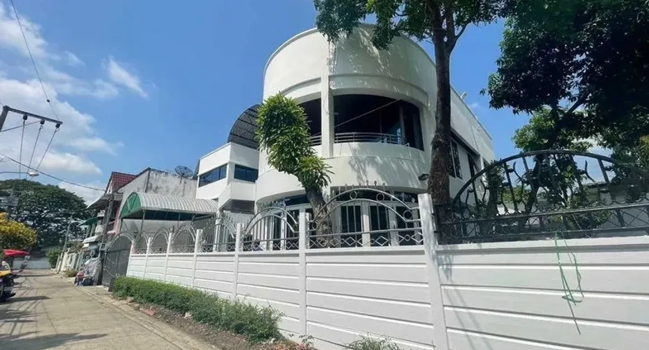 ขาย 5 ห้องนอน ออฟฟิศ ใน วังทองหลาง, กรุงเทพฯ