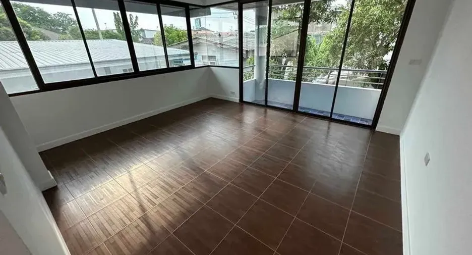 ขาย 5 ห้องนอน ออฟฟิศ ใน วังทองหลาง, กรุงเทพฯ
