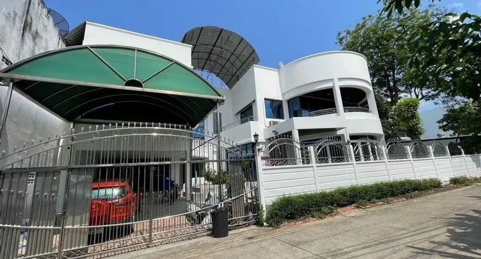 ขาย 5 ห้องนอน ออฟฟิศ ใน วังทองหลาง, กรุงเทพฯ