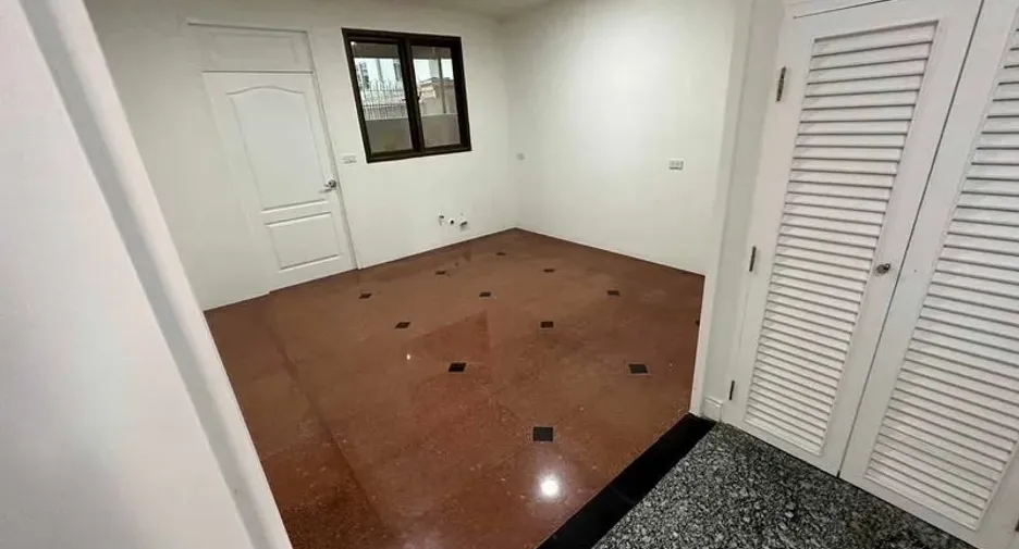 ขาย 5 ห้องนอน ออฟฟิศ ใน วังทองหลาง, กรุงเทพฯ