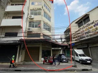 For rent 6 bed retail Space in Khlong San, Bangkok