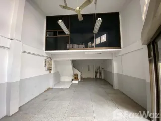 For rent 6 bed retail Space in Khlong San, Bangkok