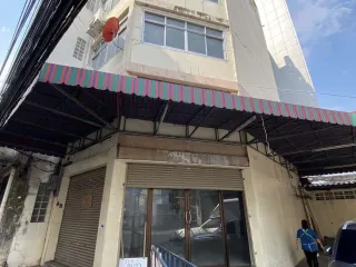 For rent 6 bed retail Space in Khlong San, Bangkok