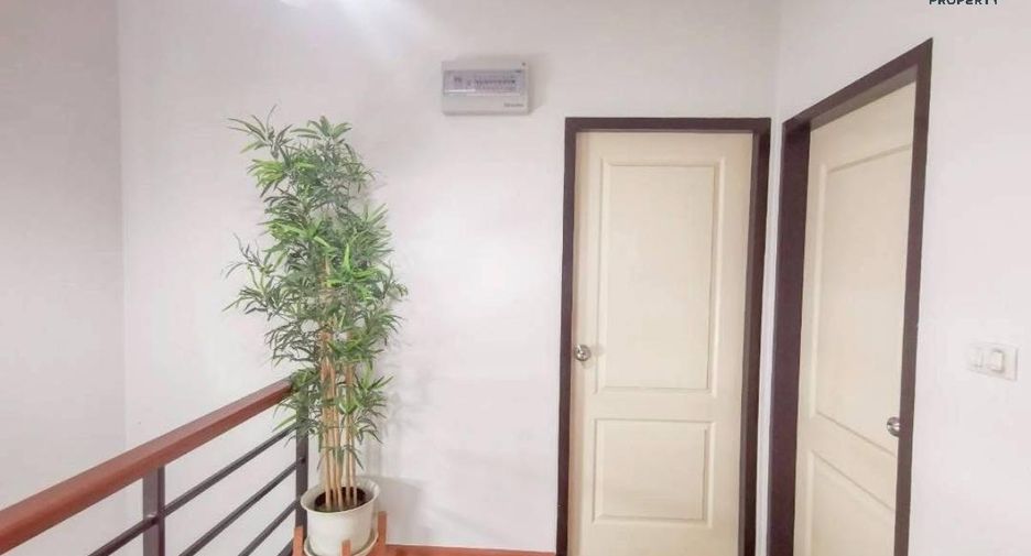 For sale 3 bed townhouse in Mueang Samut Sakhon, Samut Sakhon