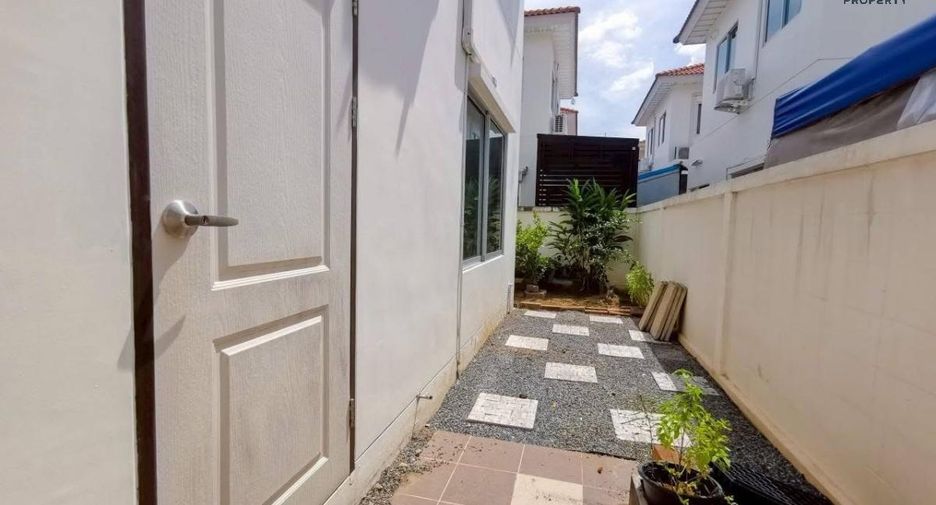 For sale 3 bed townhouse in Mueang Samut Sakhon, Samut Sakhon