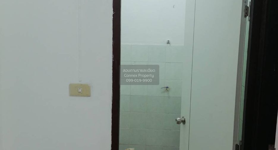 For sale 2 bedrooms townhouse in Bang Sao Thong, Samut Prakan