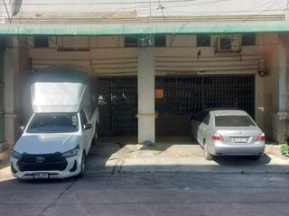 For sale 3 Beds retail Space in Mueang Samut Prakan, Samut Prakan