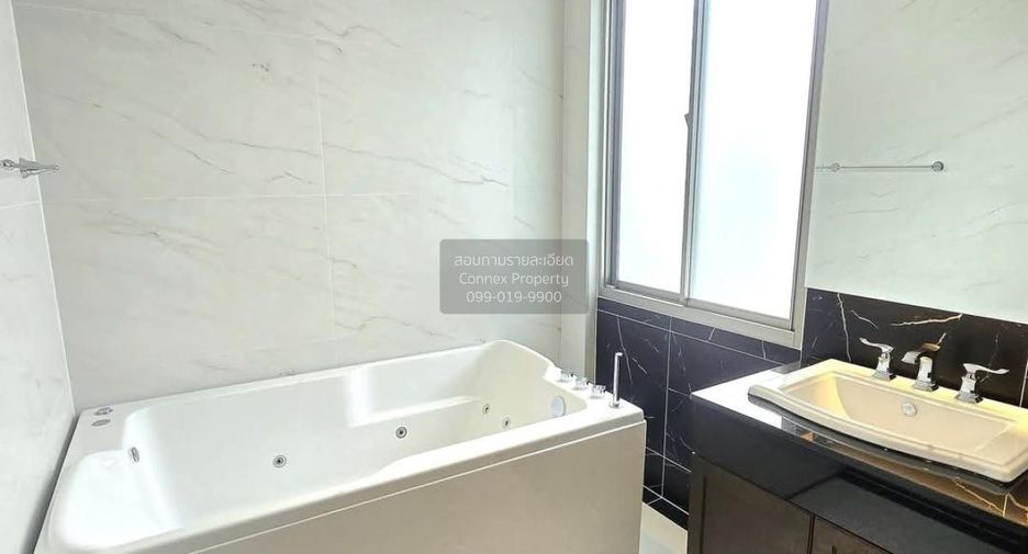 For sale 4 bedrooms house in Lat Krabang, Bangkok