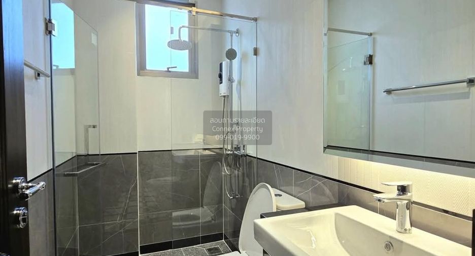 For sale 4 bedrooms house in Lat Krabang, Bangkok