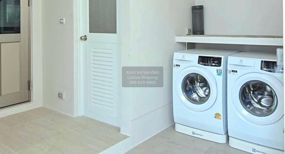 For sale 4 bedrooms house in Lat Krabang, Bangkok