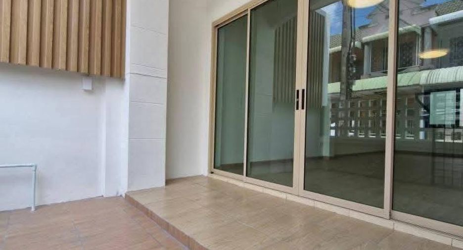 For sale 3 bed townhouse in Bang Bua Thong, Nonthaburi