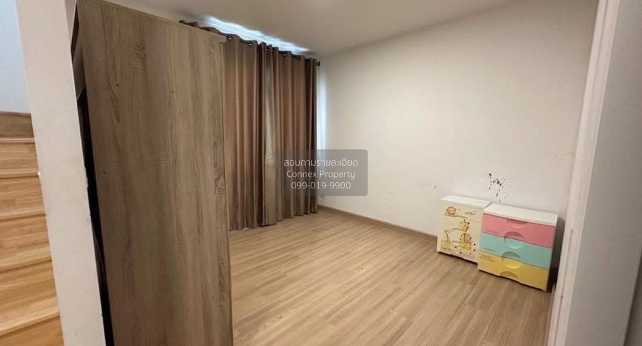 For rent 3 bedrooms townhouse in Bang Phli, Samut Prakan