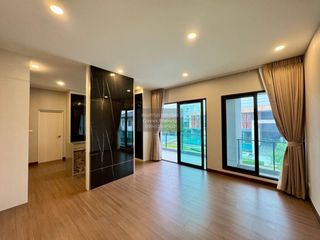 For rent 5 bedrooms house in Mueang Nonthaburi, Nonthaburi