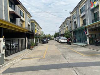 For sale 3 bed townhouse in Bang Khae, Bangkok