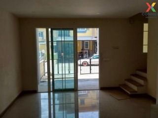 For sale 3 bed townhouse in Mueang Pathum Thani, Pathum Thani
