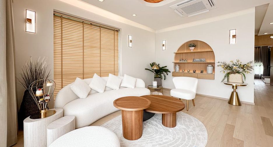 For sale 5 bedrooms villa in Bang Lamung, Chonburi