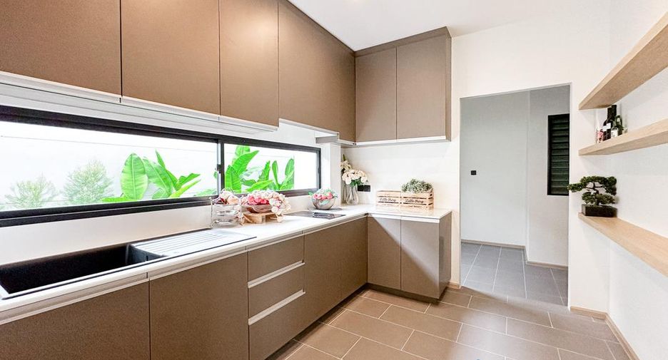 For sale 5 bedrooms villa in Bang Lamung, Chonburi
