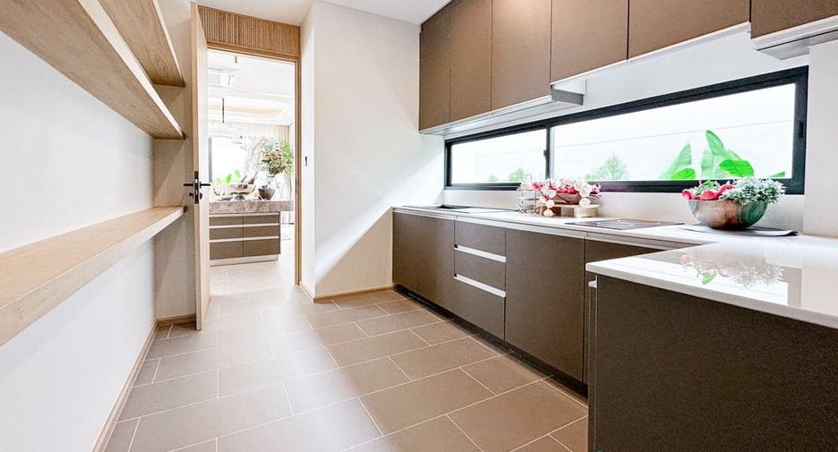 For sale 5 bedrooms villa in Bang Lamung, Chonburi