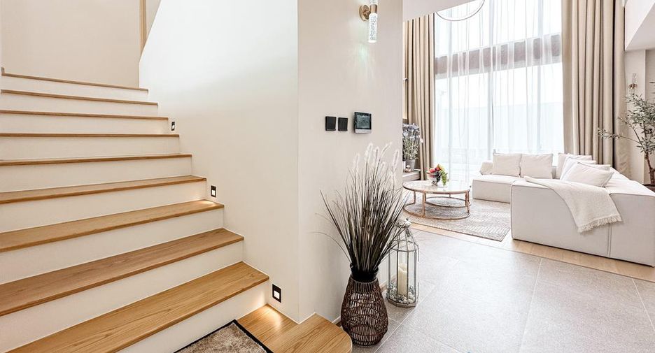 For sale 5 bedrooms villa in Bang Lamung, Chonburi