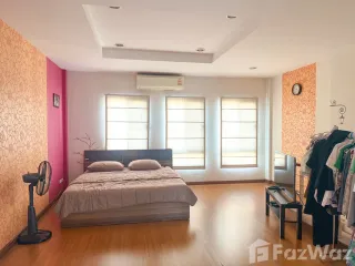 For sale 3 Beds townhouse in Saphan Sung, Bangkok