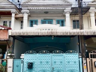 For sale 2 bed townhouse in Bang Na, Bangkok