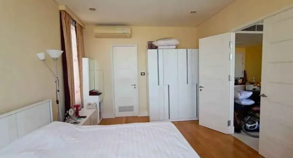 For sale 1 bed condo in Khlong Toei, Bangkok