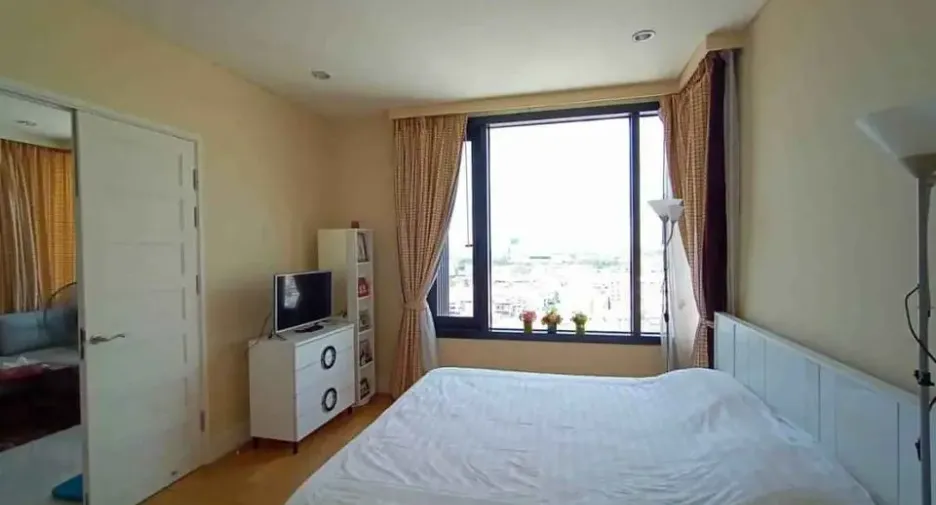 For sale 1 bed condo in Khlong Toei, Bangkok