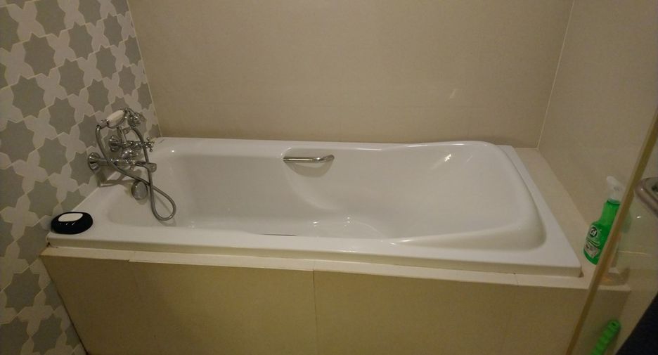 For sale 1 bed condo in Khlong Toei, Bangkok