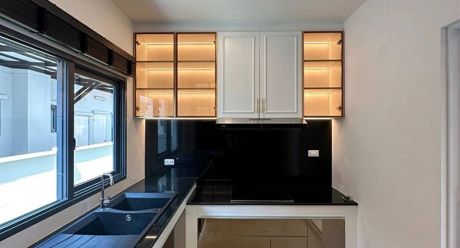 For rent and for sale 4 bed house in Bang Phli, Samut Prakan