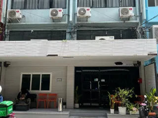 For rent retail Space in Khlong Toei, Bangkok