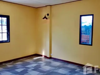 For sale 3 bed townhouse in Phaya Thai, Bangkok